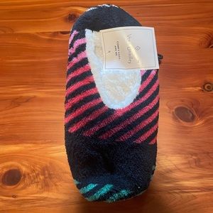 NWT Vera Bradley Slippers. Size Large-fits shoe size 9-10